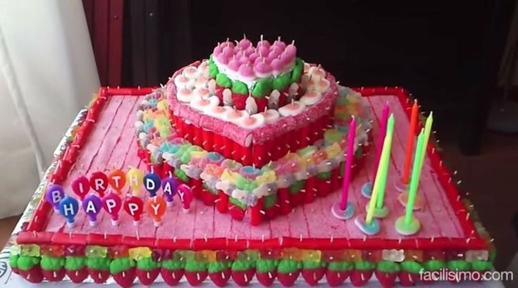 Ideas para presentar pasteles con chuches en eventos y celebraciones.