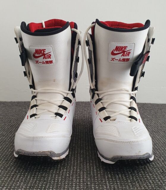 Botas de snowboard Nike para niños: Comienza su aventura en la nieve.