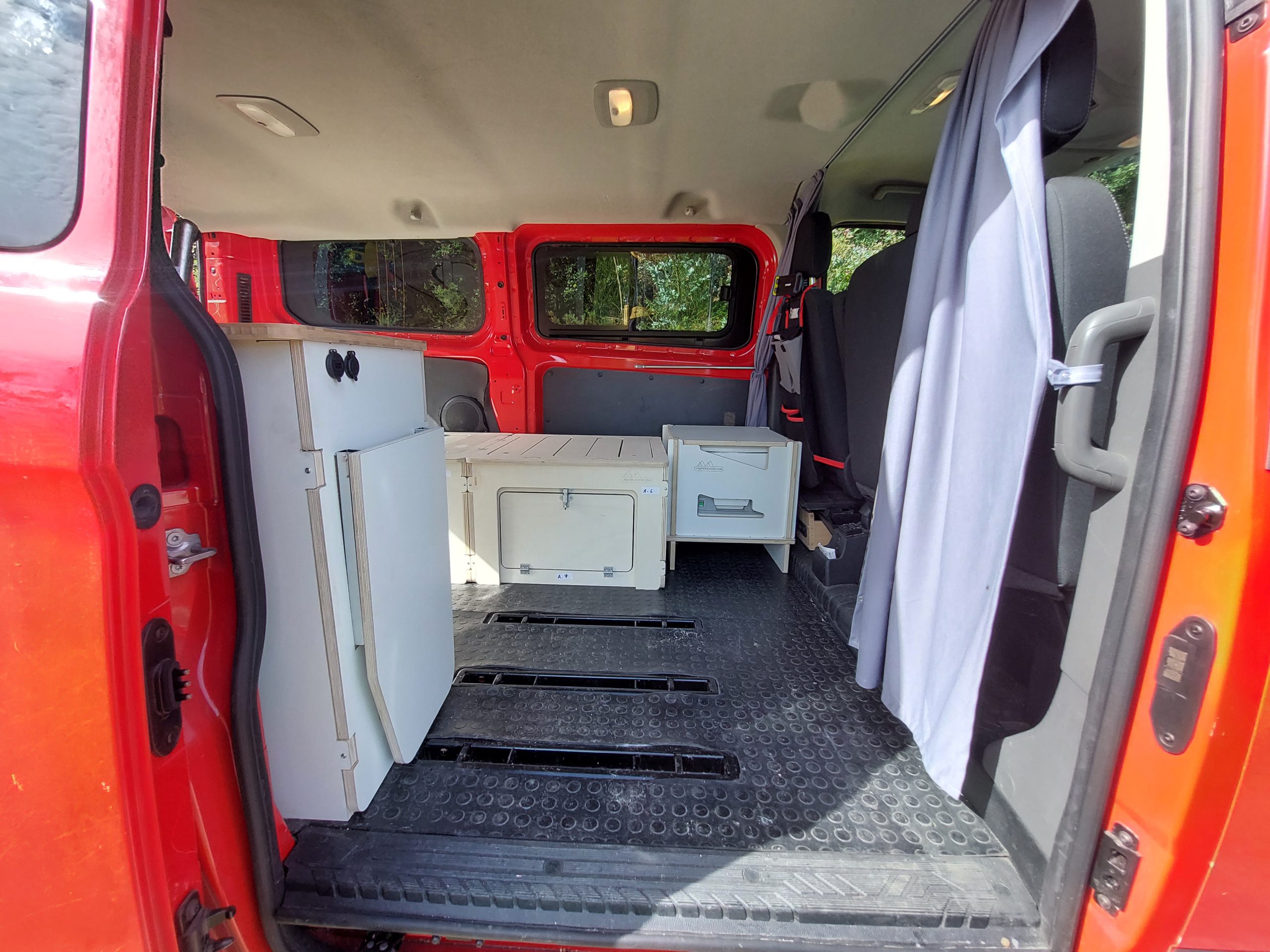 Mueble camper ford transit custom: funcionalidad y ventajas 
