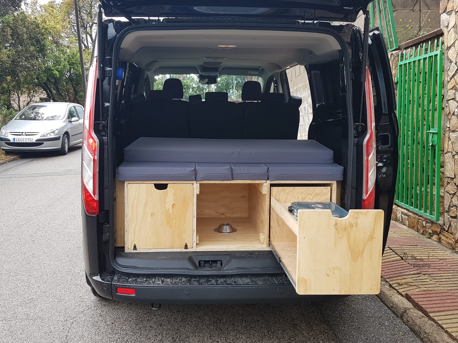 Mueble camper ford transit custom: durabilidad y resistencia 