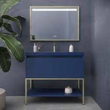 Cómo puedo combinar los muebles de baño azul cobalto con otros elementos de decoración