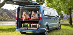 ¿Qué ventajas ofrece el mueble camper Opel Vivaro para viajar?